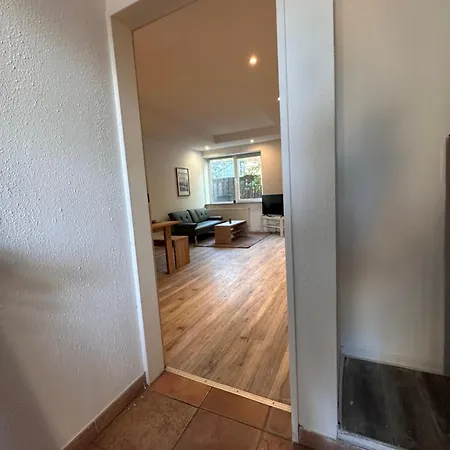 Grenze Holland, Grosszuegig, Zwei Ebenen Mit Garten Apartment